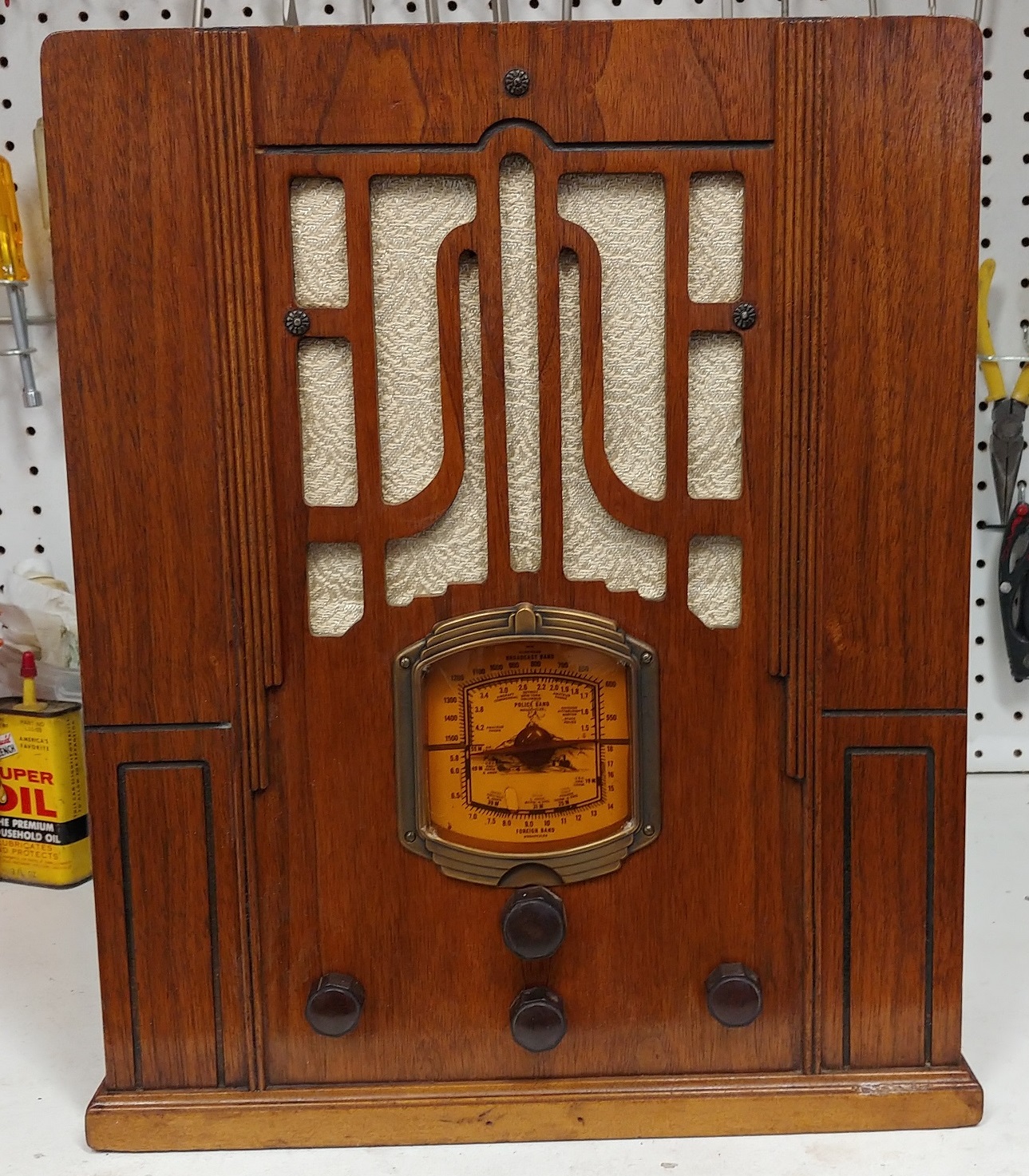 Aetna 19A66W Tombstone Radio
