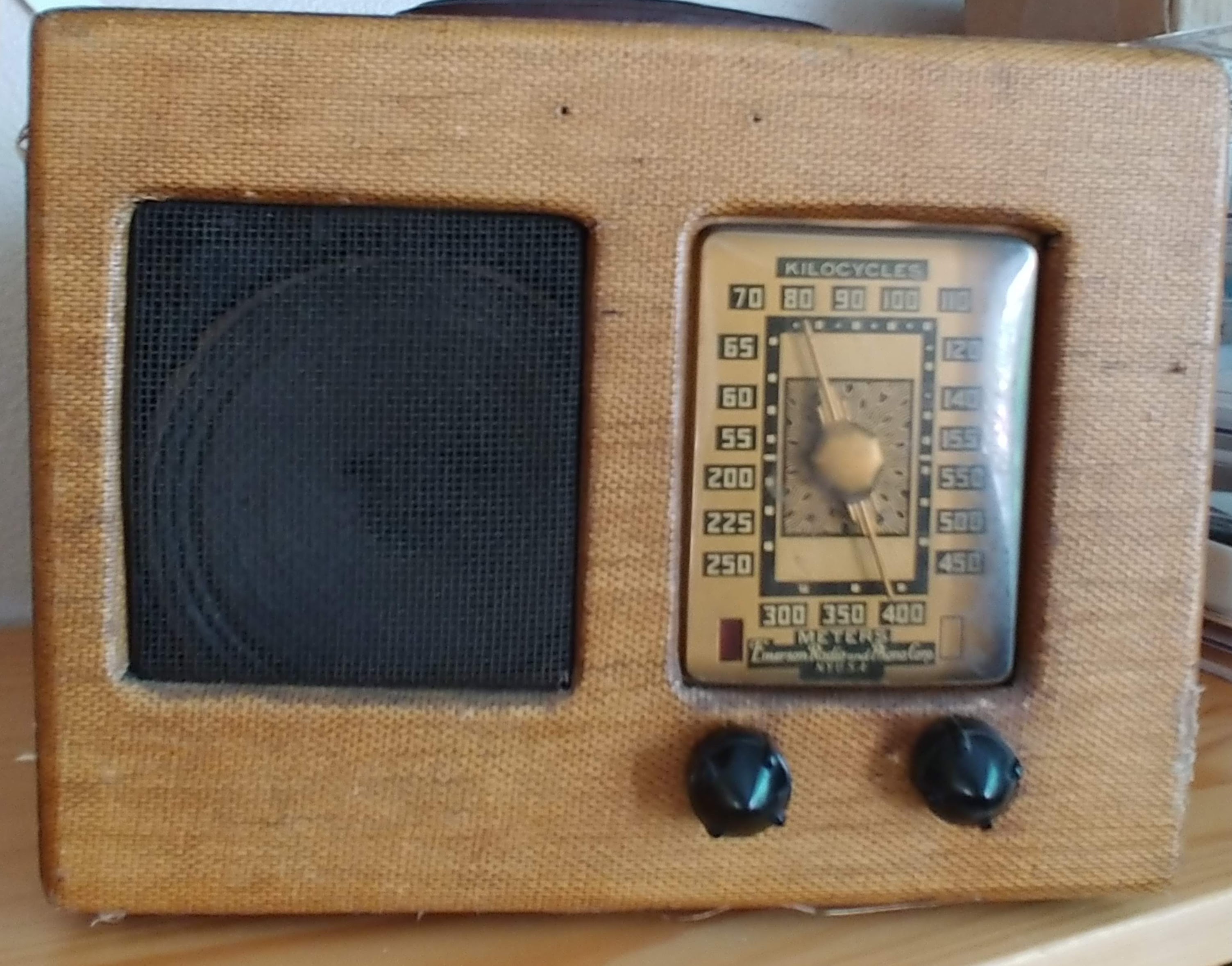 Emerson CT-275 Battery Radio